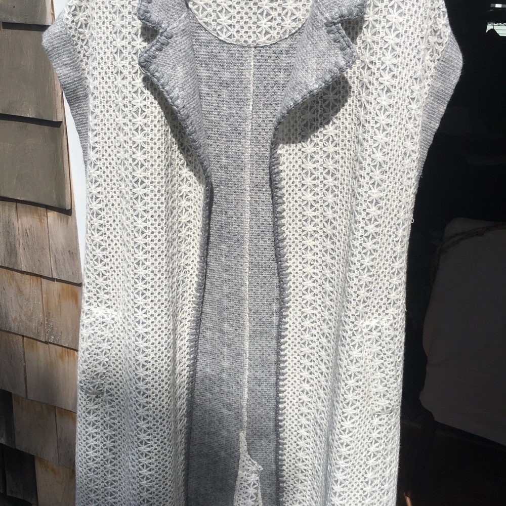 Short sleeve sweater coat